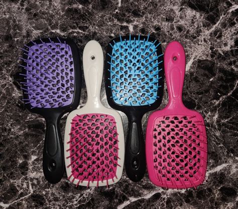 tiktok detangler brush